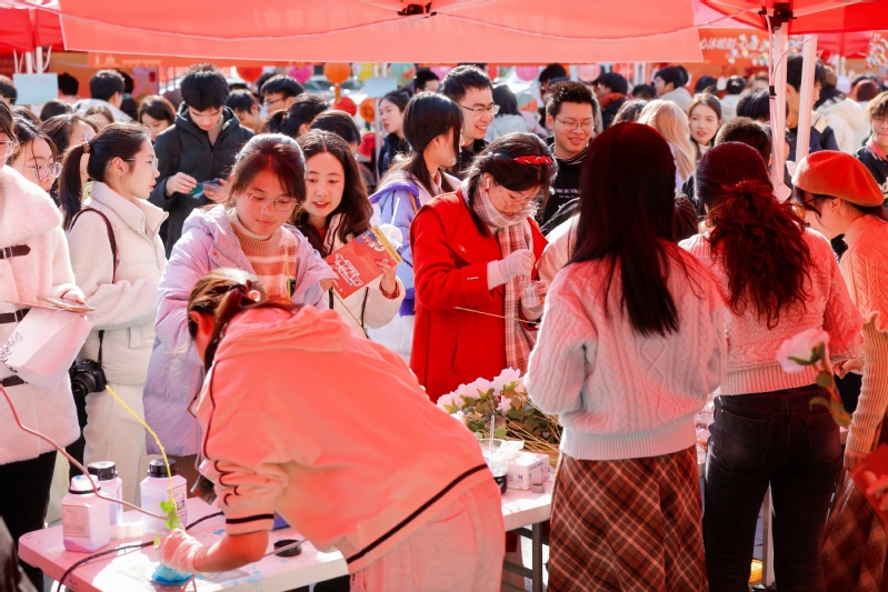 暖心！浙大学子在“学生节”中打开2025年