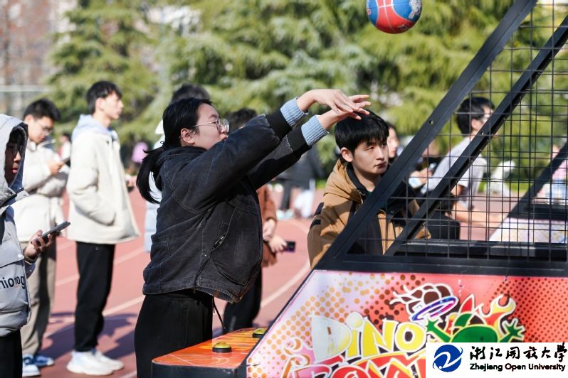 暖心！浙大学子在“学生节”中打开2025年