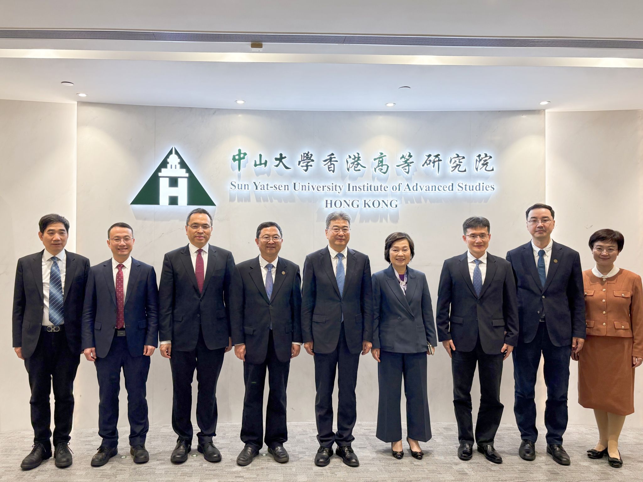教育部副部长吴岩考察调研中山大学香港高等研究院