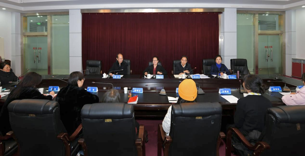青海大学召开“三八”国际劳动妇女节座谈会