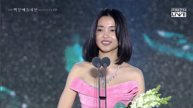 第61届百想艺术大赏 | 金泰梨击败张娜拉摘视后，视帝朱智勋曝内幕：无可取代