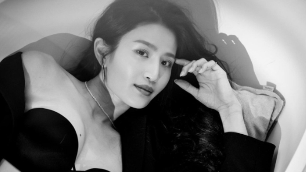 前TVB女星穿丁字裤晒蜜桃臀，浴室内拍诱惑照尽展火辣身材