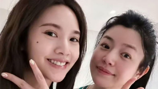 陈妍希与陈晓离婚后首露面！与老友聚会神情恍惚