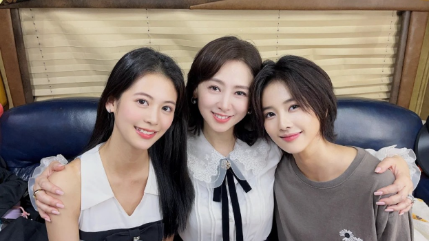 翁虹惊曝还有多个女儿！“大女儿”晋身顶流，三母女颜值爆灯