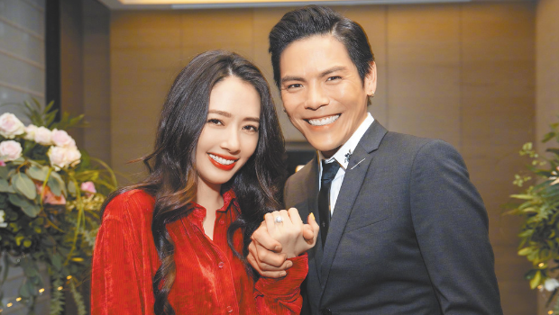 向佐郭碧婷遭传没领结婚证，向太亲曝：领了2次