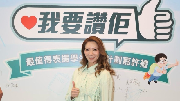 车婉婉任星岛《我要讚佢》“最值得表扬学生奖励计划”嘉许礼司仪，赞扬活动富意义，不收报酬为学生点赞