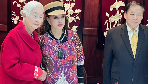 98岁“慈禧太后”激罕曝光！移美多年外貌惹人惊讶，身份受尊崇首位奥斯卡华人评委