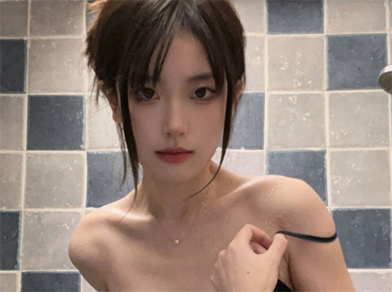 御姐福利姬女神香草姐姐 穿蕾丝情趣展示完美身材 高价福利视频流出