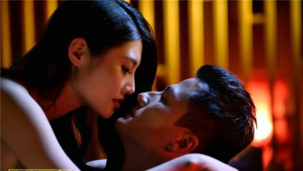 尹子维与“中国第一美胸”徐冬冬公开婚宴详情，晒钻戒报喜