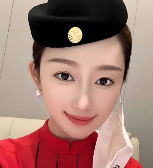 极品空姐天使面庞魔鬼身材 私生活却令人瞠目结舌