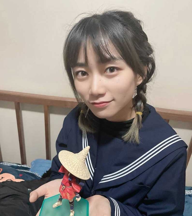 外表清纯无比的眼镜前女友 非常喜欢穿制服丝袜 主打真实