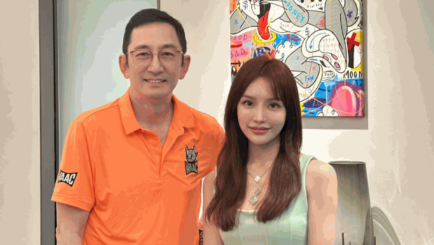 吴启华获28岁内地富婆庆生传有新欢？历两段婚姻曾被封渣男