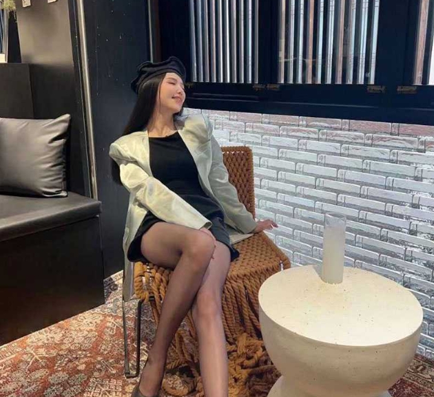 偷吃老板包养的模特 人生第一次享受到这么好的女人