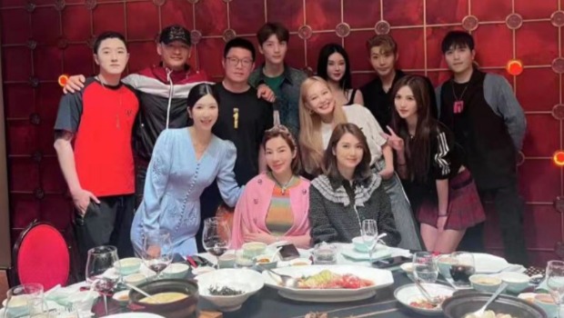 洪欣“离婚”导火线疑曝光！传张丹峰五一长假陪毕滢懒理女儿生病