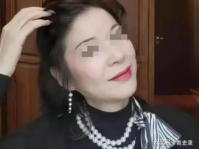 24岁小伙约45岁大妈开房，偷拍勒索十万