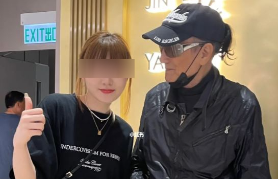 86岁谢贤坚现真身！持枴杖近距离与靓女合影