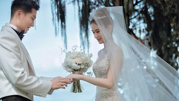 窦骁何超莲巴厘岛大婚，花五千万港元办世纪婚礼
