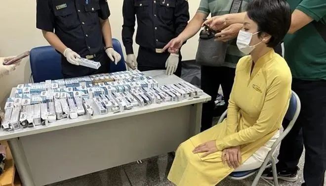 越南两女警因参加毒品派对被撤职