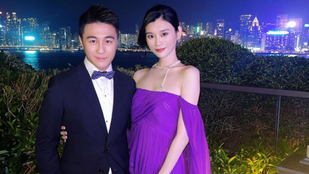 奚梦瑶近况曝光，现身名人婚宴，小肚凸起被传怀三胎