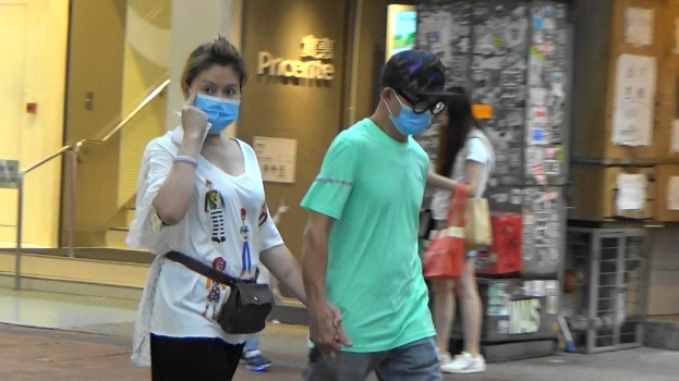 梅启明宣布再婚，举OK手势发誓称没有贪过妹妹梅艳芳钱