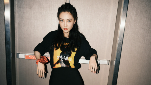 遭讽“离婚后眼里没光了”，吴倩1句话回击，网疯狂点名陈晓