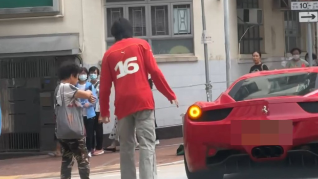 ERROR成员193开法拉利撞到途人倒地，被指讲句Sorry就走人