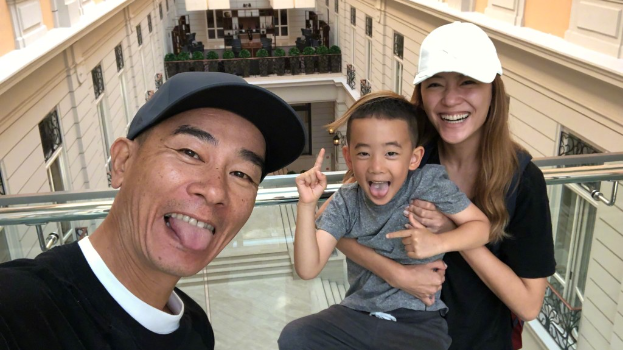 陈小春因11岁儿子离家落泪！竟被应采儿嘲，网民封“三无”艺人