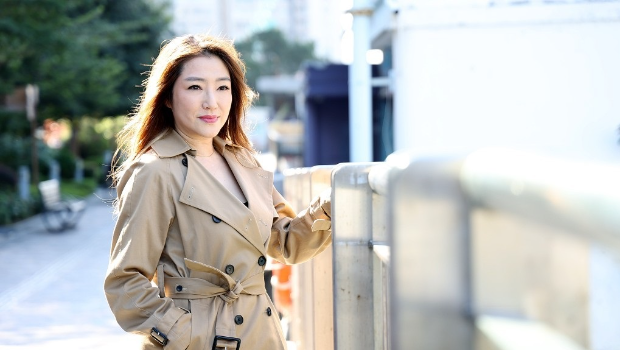 “满洲格格”响应巴黎奥运晒腿做一运动，网民斥安全认知不足
