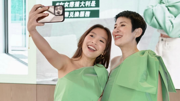 吴君如一家中环被捕获！18岁女陈是知英国返港陪阿妈打卡