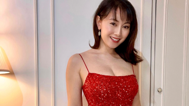 前最上镜港姐神隐3个月暴胀？着透视裙以一物遮肚上围丰满