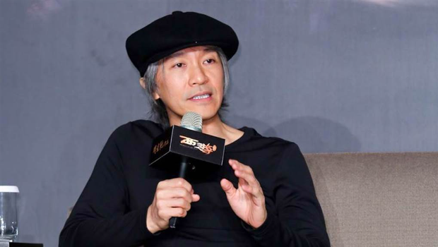 62岁周星驰合体日女团庆生，“星女郎”林允晒帅照网大赞