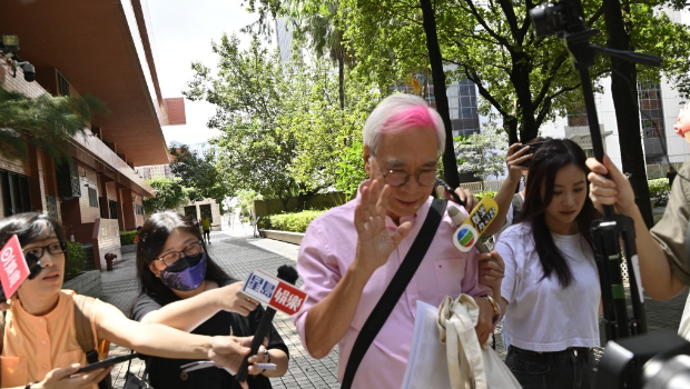 李龙基未婚妻王青霞入狱25个月，两度爆哭：等她出来结婚