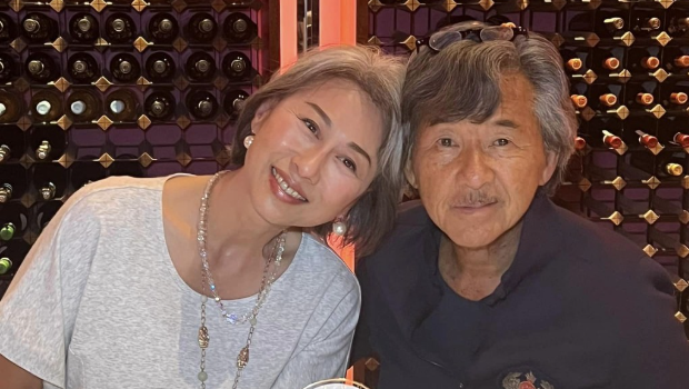 叶蒨文加国婚礼照翻红！亡母年轻时美貌撞样赌王千金何超琼