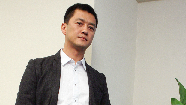 王菲前夫李亚鹏，4千万巨债未还完，再遭控“欠薪10月”