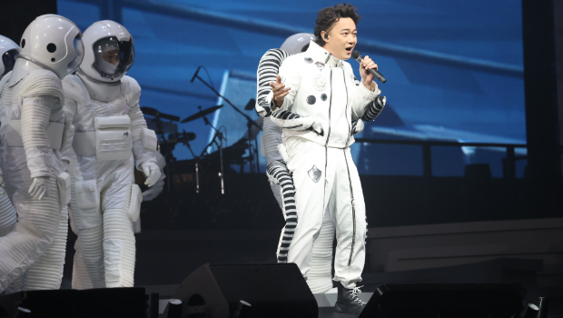 陈奕迅南京演唱会被举中指？做一举动反击无礼对待登热搜