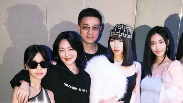 小S18岁爱女同时获两美国名牌大学录取！老公全家学霸