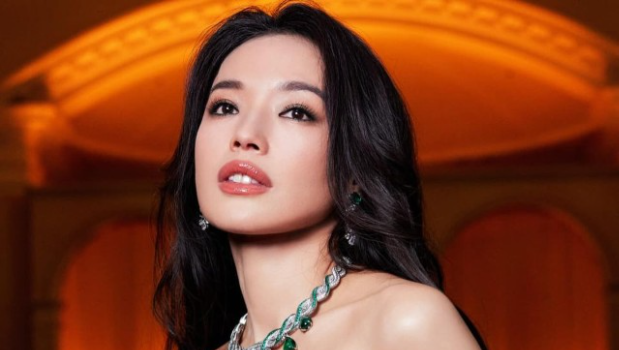 舒淇现老态？与名导聚旧状态成焦点，惊见“树根颈”