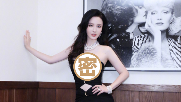 43岁女星礼服太小“双峰挤到变形”，网傻眼：这样有好看？