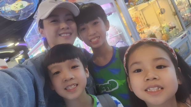 群星复活节留港消费！陈茵媺带3孩抓娃娃，前港姐寻童年记忆