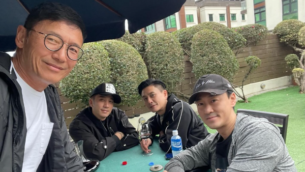 苗侨伟与三位TVB前小生聚旧！视帝酒不离手