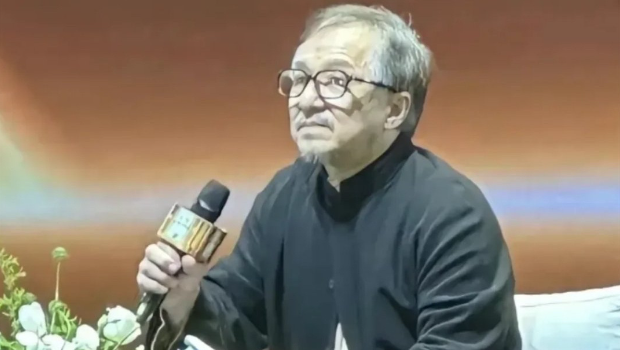 成龙急速衰老有内幕？他点出头发全白原因曝下一步计划