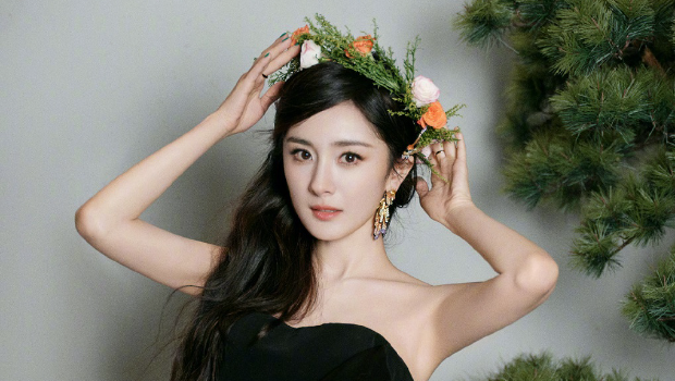 杨幂1天睡2小时每月惨进急诊，对赌3亿内幕曝光