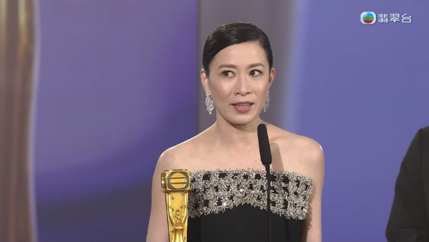 佘诗曼成三料视后，曾是绯闻女王，传介入张智霖袁咏仪