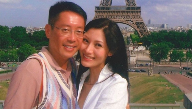 李嘉欣与老公家姐游日，步履蹒跚被嘲似婆婆，网民重提入ICU
