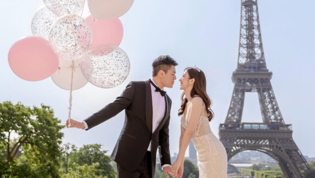 ​何依婷最新甜蜜照片曝光！酒店房有私人泳池超奢华