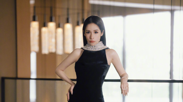 萧亚轩样貌再突变？惊见厚唇3D下巴，去年罕现金曲奖巫婆鼻引讨论