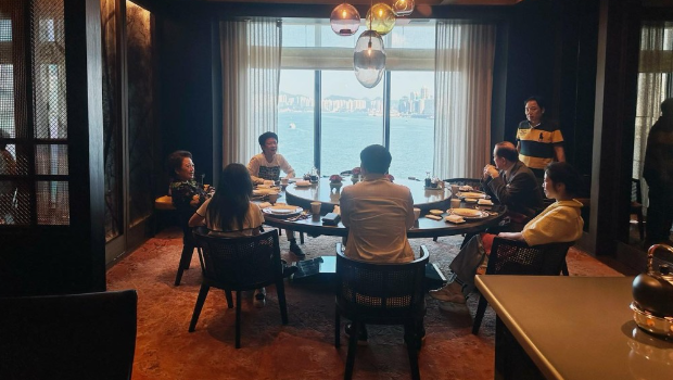 ​“向氏最神秘后人”向华荣激罕现身！轮廓与儿子向展鹏如饼印