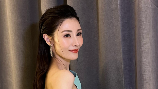 李嘉欣真实一面遭健身教练出卖，素颜做运动网民10字赞颜值