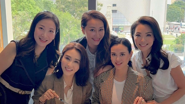 ​黎姿庆生独欠闺密李嘉欣？同场有位百亿名媛竟是汤盈盈亲戚