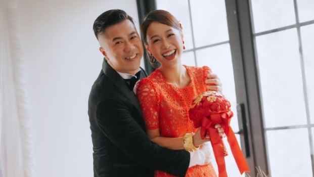 黄心颖想生仔领2万生育金！穿透视装再放闪，获泥鯭紧抱怀中